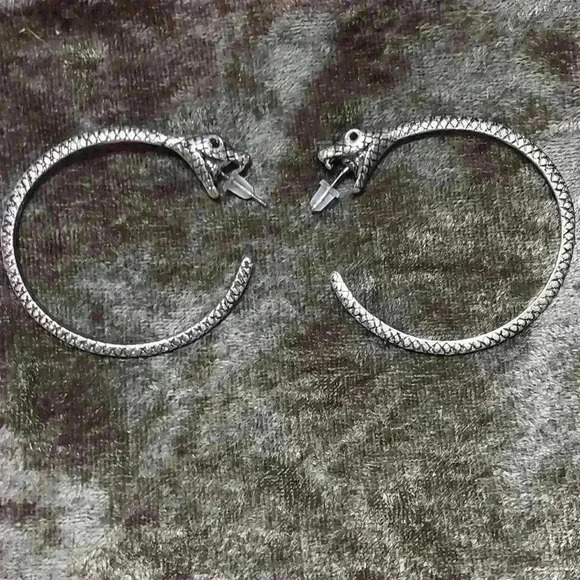 Blackheart Jewelry - Ouroboros snake earrings.